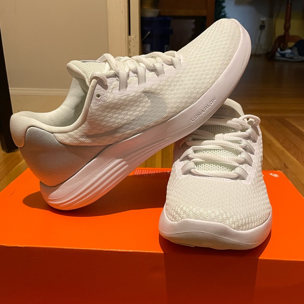 Nike Sneakers Trainers Tennis shoes Size 9